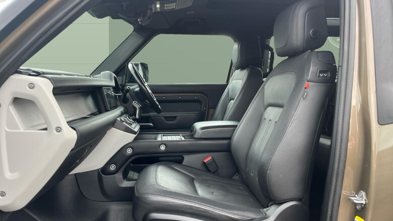 Land Rover Defender 3.0 D250 X-Dynamic S 90 3dr Auto Diesel Estate